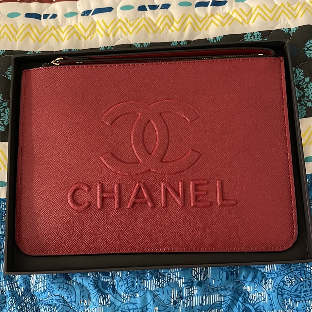 Chanel  clutch